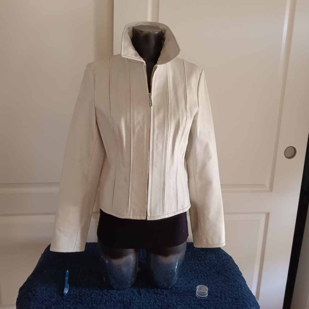 Women' White Leather Jacket Size Sm.